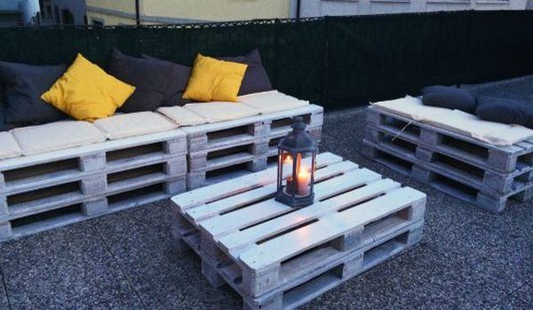 Fade out Beer Manifold Idei DIY pentru a realiza o canapea din paleti de lemn