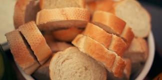 Cum poti refolosi painea veche