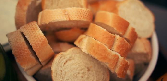 Cum poti refolosi painea veche